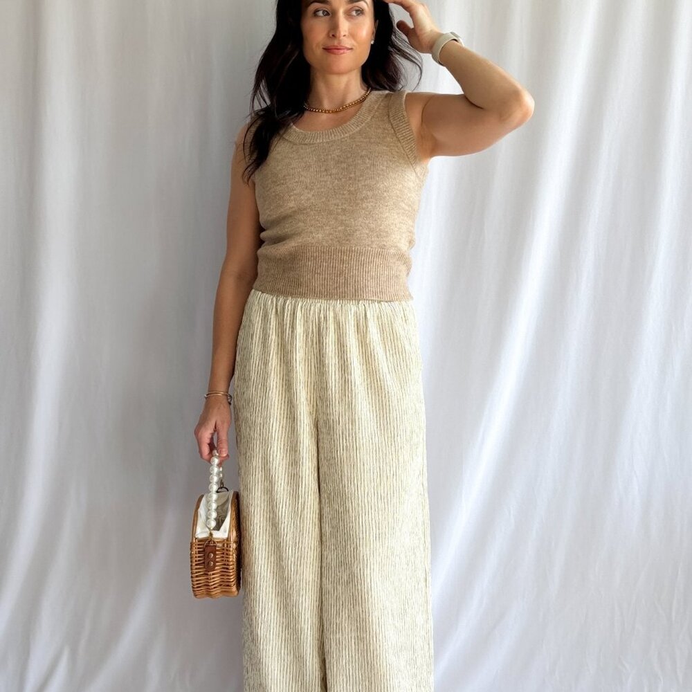 Chic Neutral Knit Sweater Vest Effortless Layering Piece - Picture 7 of 14